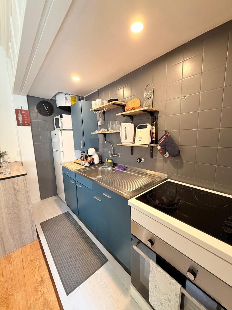 Kitchen or kitchenette
