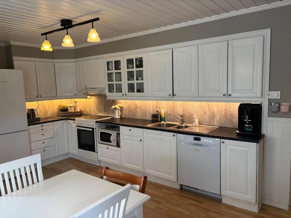 Cozy house centrally located and close to hiking areas and beach Apartment in Nordland, Norway