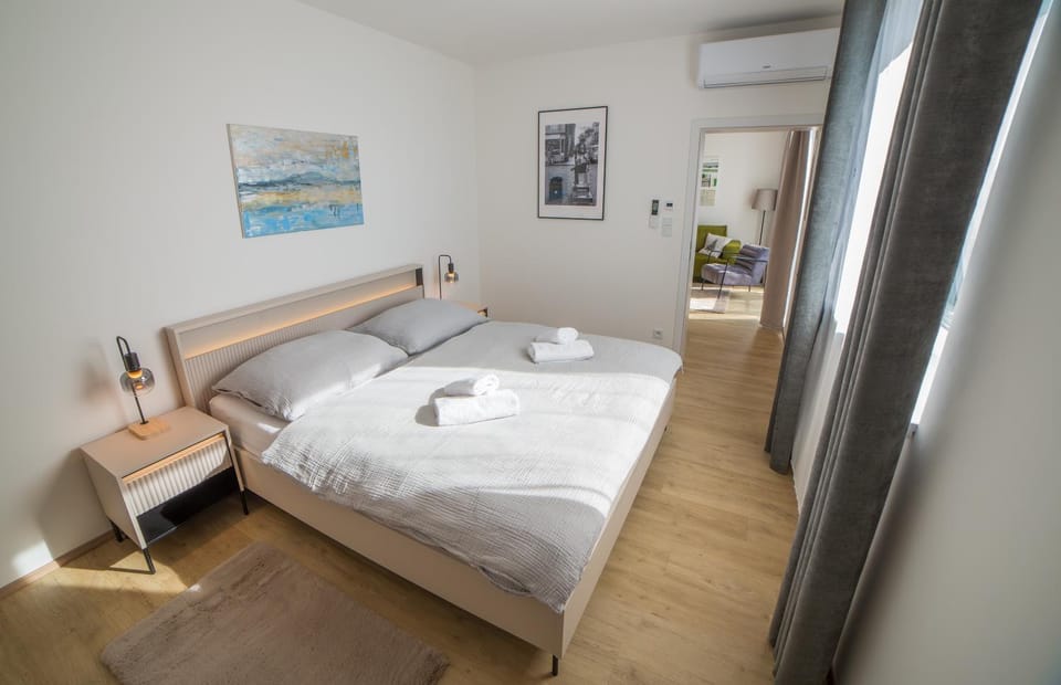 Bed, Bedroom, towels, air conditioner