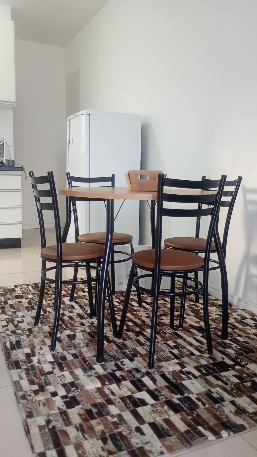 Kitchen or kitchenette, minibar