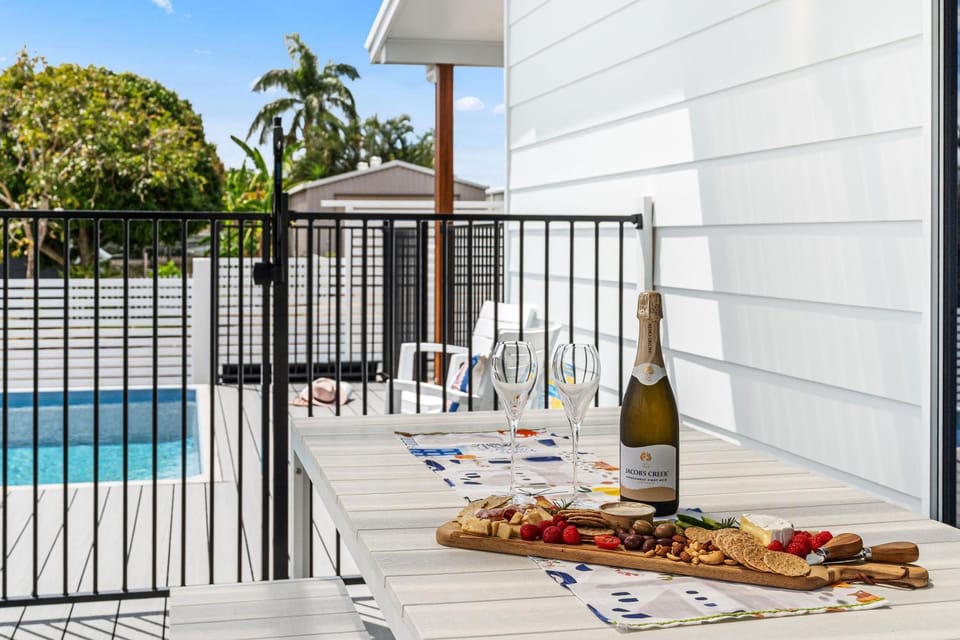 Balcony/Terrace, Seating area, Swimming pool
