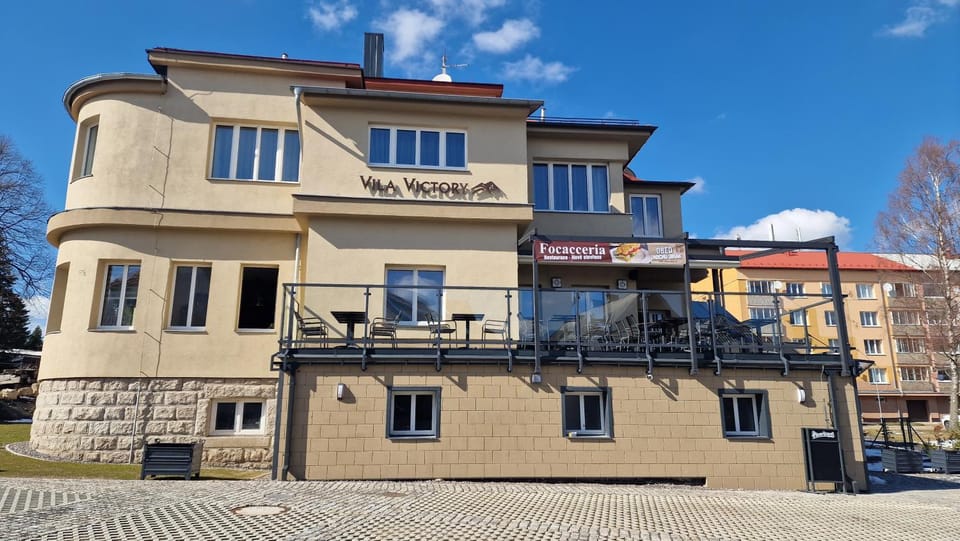 Property building, Restaurant/places to eat
