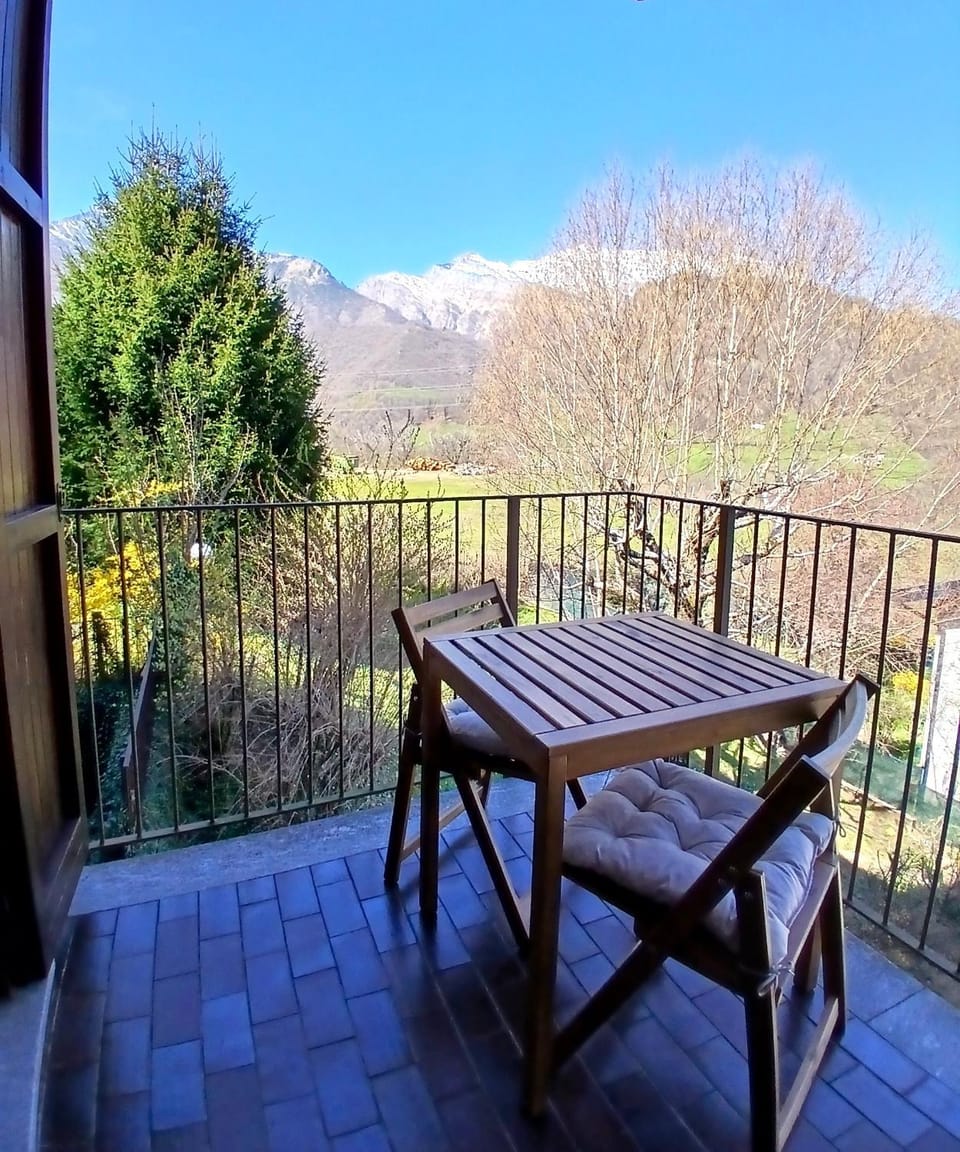 Balcony/Terrace, Mountain view, Inner courtyard view