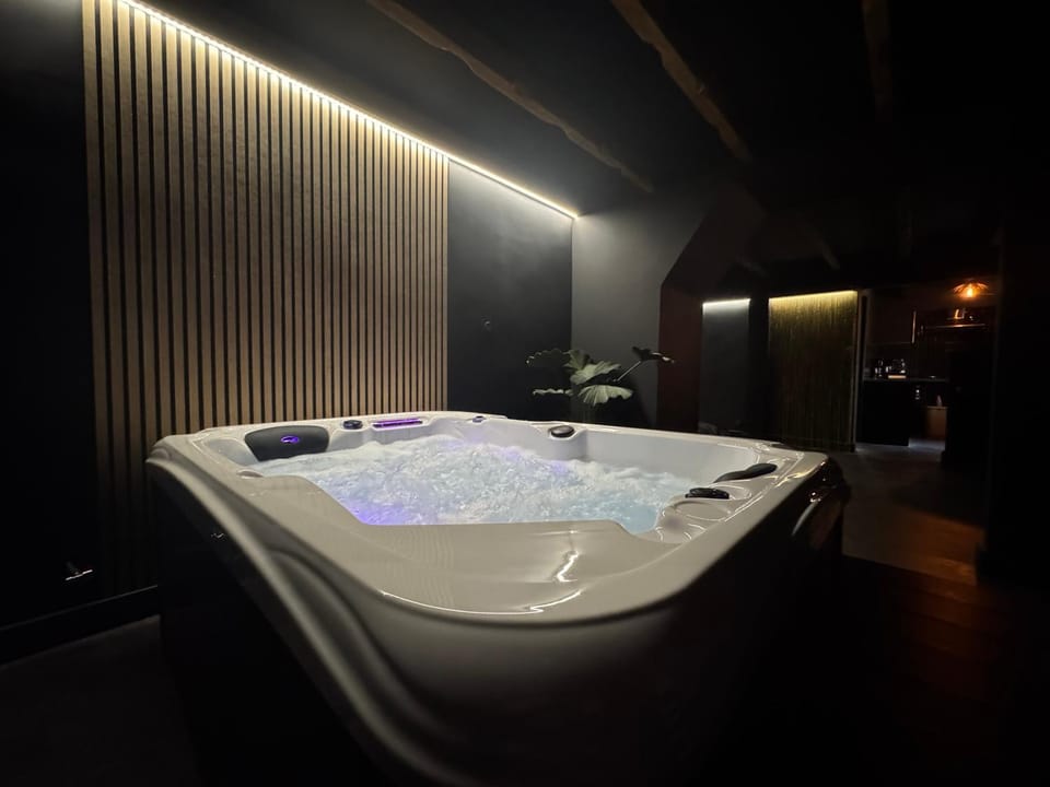 Hot Tub, Spa and wellness centre/facilities