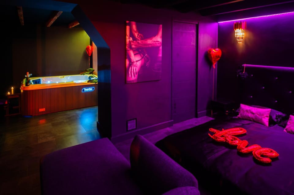 Living room, Photo of the whole room, Bedroom