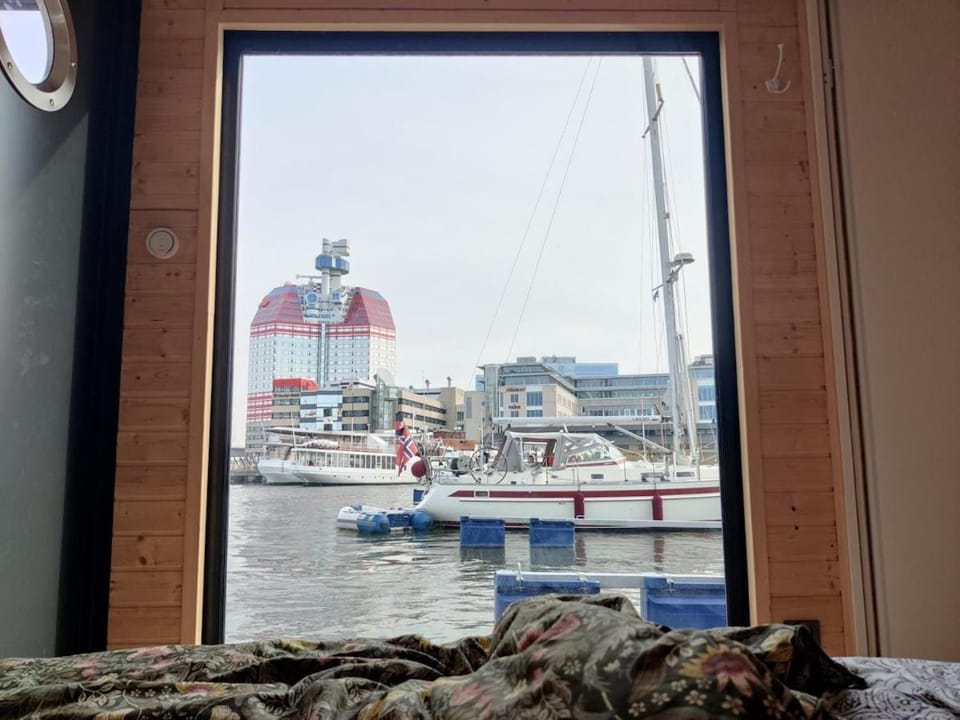 Floating Downtown Apartment Docked boat in Gothenburg