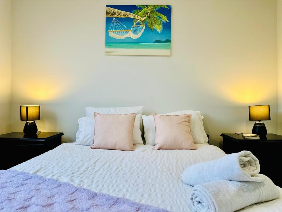 Spacious- 4-bedroom house near Airport Villa in Diggers Rest