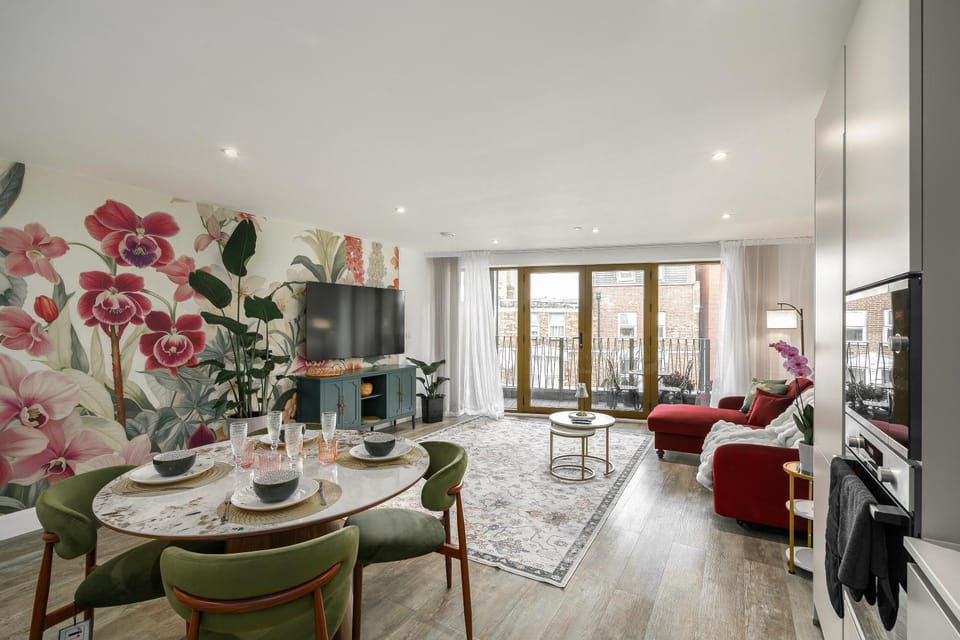 TV and multimedia, Living room, Seating area, Dining area, Evening entertainment