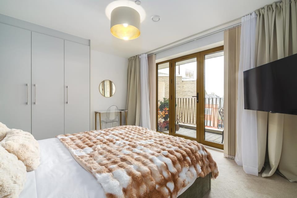 Bed, TV and multimedia, Photo of the whole room, Bedroom, wardrobe