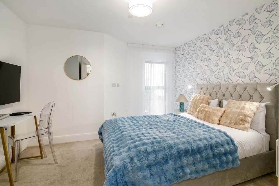 Bed, TV and multimedia, Photo of the whole room, Bedroom