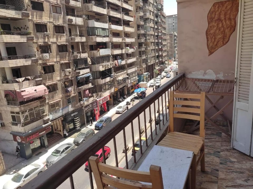 Property building, Neighbourhood, Balcony/Terrace, City view, Street view, Location