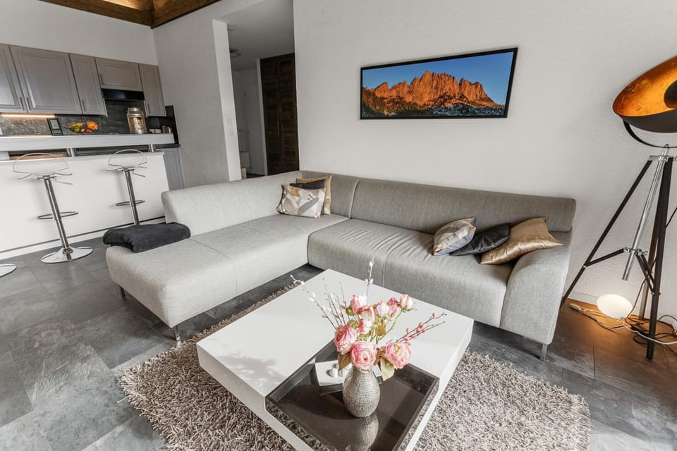 Kitchen or kitchenette, Living room, Seating area