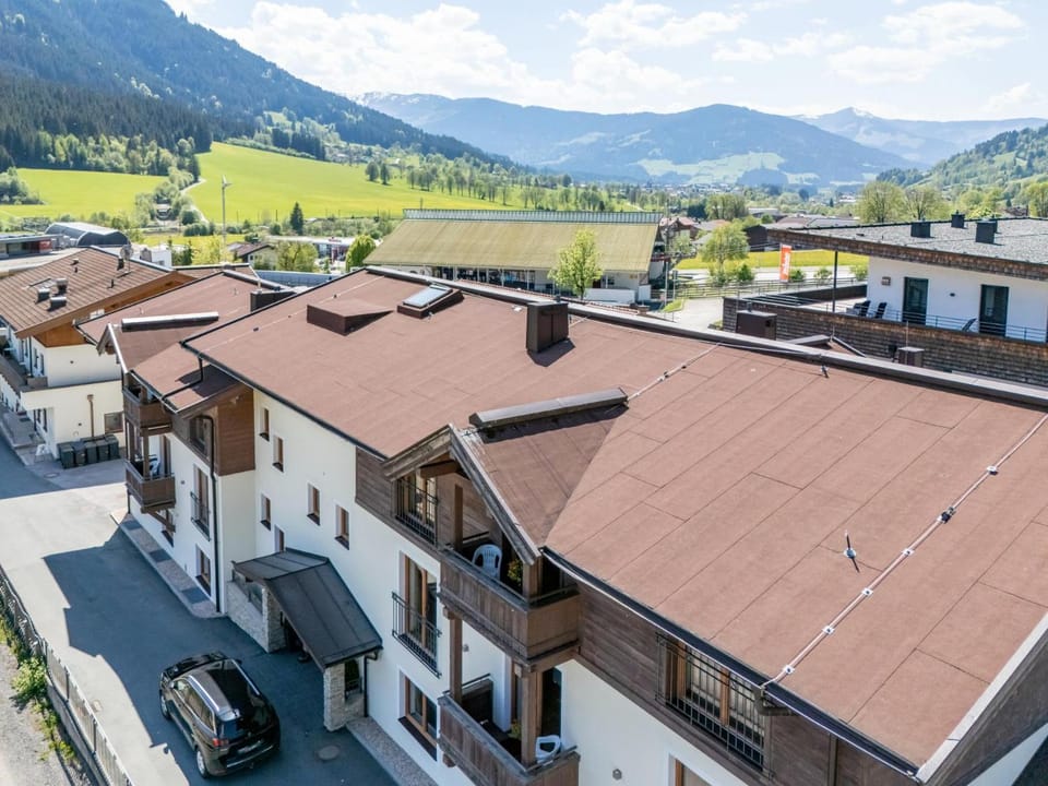 Property building, Ski School, Skiing, Skiing