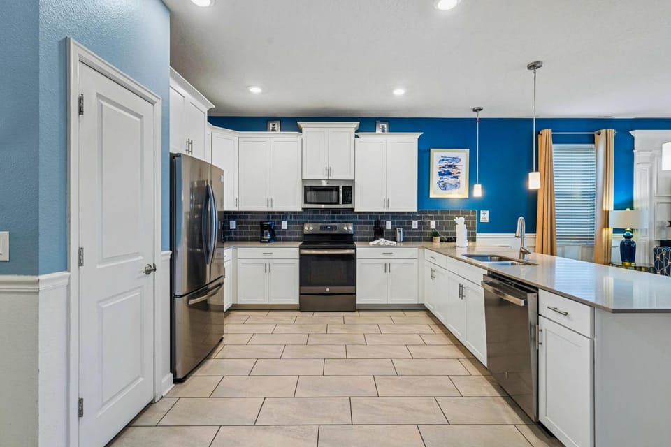 Spacious 8-Bedroom Retreat with Private Pool near Orlando Attractions Villa in Four Corners