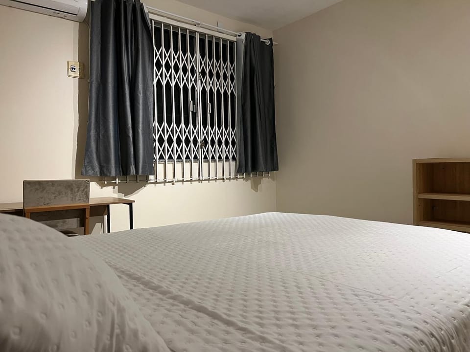 Bed, Photo of the whole room, Bedroom, air conditioner