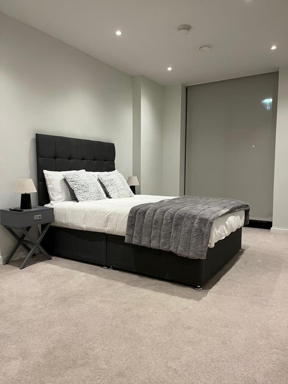 High-end 2 Bed Retreat - AO Arena & Victoria Stn Apartment in Manchester