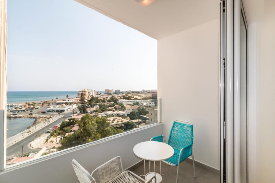 Pool view, River view, Sea view, Street view