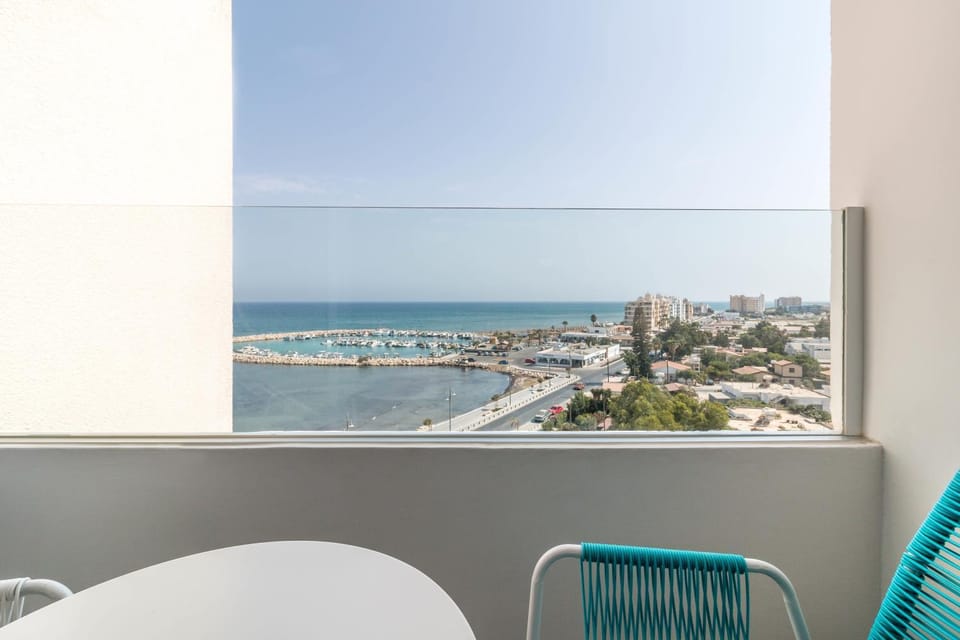 Restaurant/places to eat, Fishing, Squash, Balcony/Terrace, Fitness centre/facilities, Beach, Windsurfing, Diving, Sea view, Supermarket/grocery shop, Shopping Area, Swimming pool