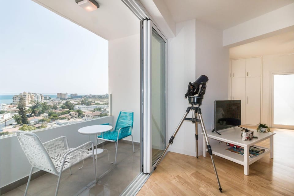 Patio, Balcony/Terrace, Seating area, Dining area, Pool view, River view, Sea view