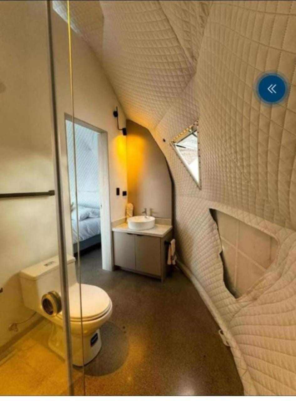 La cabaña de Ciela V Glamping con jacuzzi Campground/ 
RV Resort in Cotopaxi, Ecuador