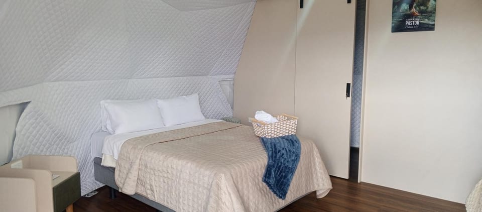 La cabaña de Ciela V Glamping con jacuzzi Campground/ 
RV Resort in Cotopaxi, Ecuador