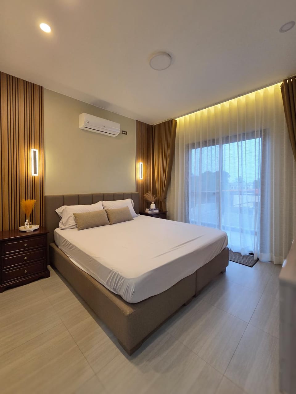 C Urban Villas 1 - Exclusive Villa with Pool in Clark Villa in Angeles
