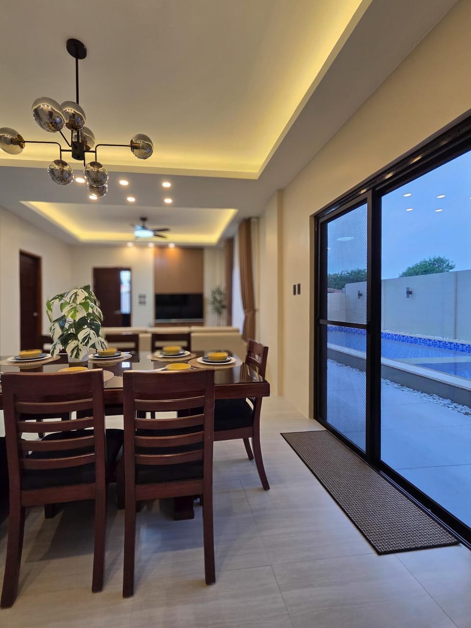 C Urban Villas 1 - Exclusive Villa with Pool in Clark Villa in Angeles