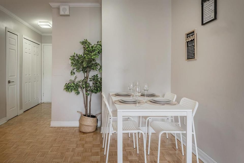 Outstanding 1BR in Heart of Downtown Montreal Apartment in Montreal
