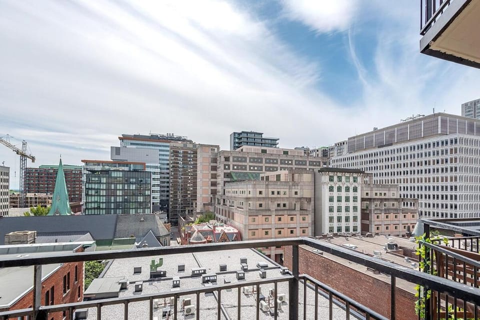 Outstanding 1BR in Heart of Downtown Montreal Apartment in Montreal