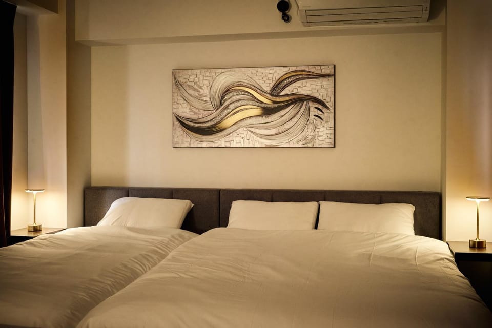 Bed, Photo of the whole room, Decorative detail, Bedroom, air conditioner
