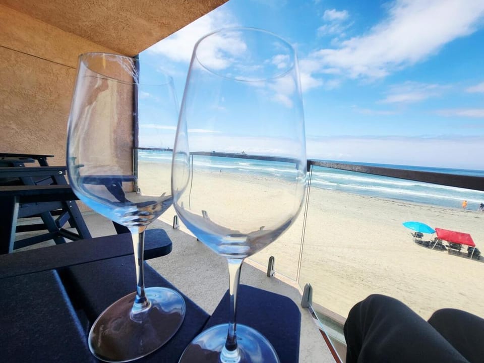 Natural landscape, View (from property/room), Balcony/Terrace, Seating area, Beach, Beach, Sea view, Sunset