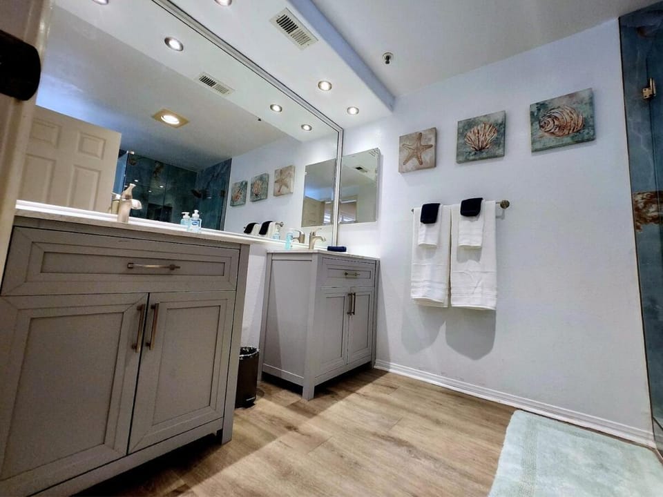 Shower, Toilet, Bathroom, Sea view, Sunset, towels, washing machine