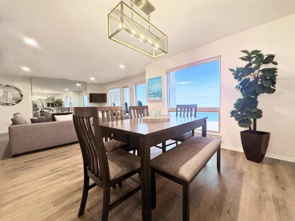 Seating area, Dining area, Beach, Sea view