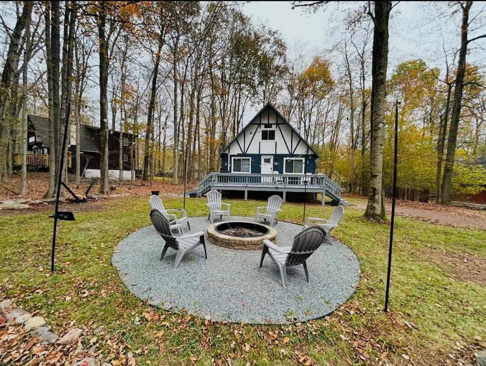 Home in Arrowhead Lake Pocono PA - Lake Access, Hot Tub, Fire Pit, and Amenities Included Chalet in Coolbaugh Township