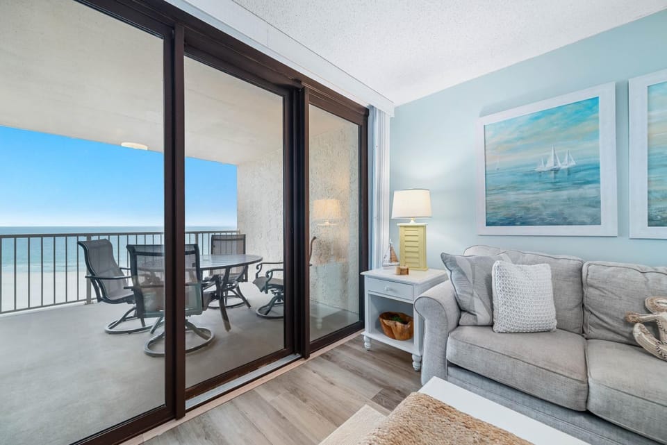 Balcony/Terrace, Living room, Seating area, Sea view