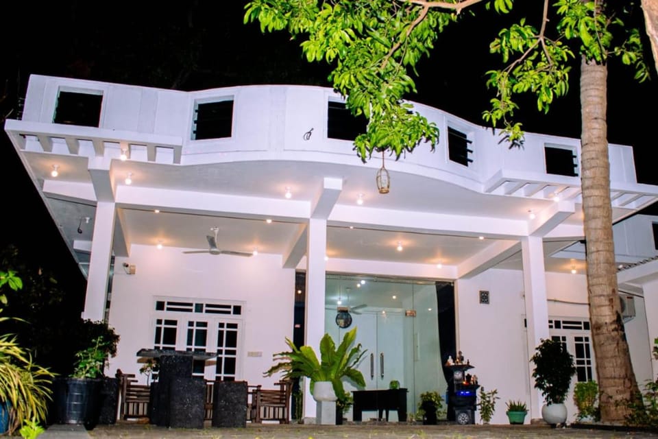 86-villa trincomalee Villa in Sri Lanka