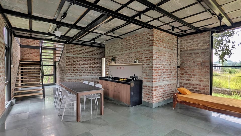 Kitchen or kitchenette, Living room, Seating area, Dining area