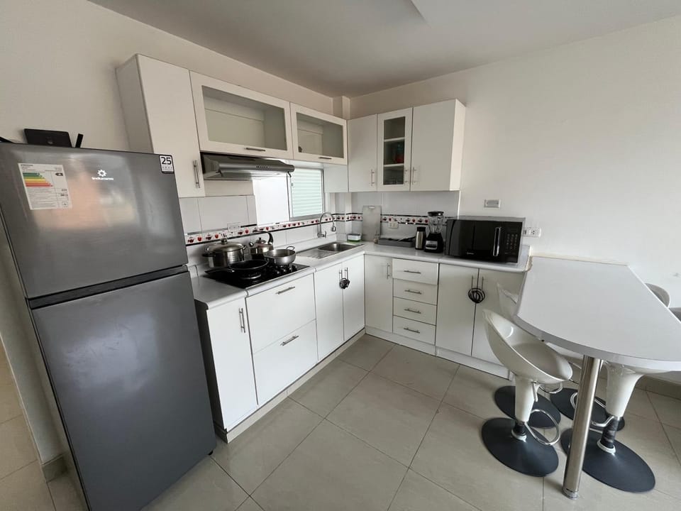 microwave, kitchen