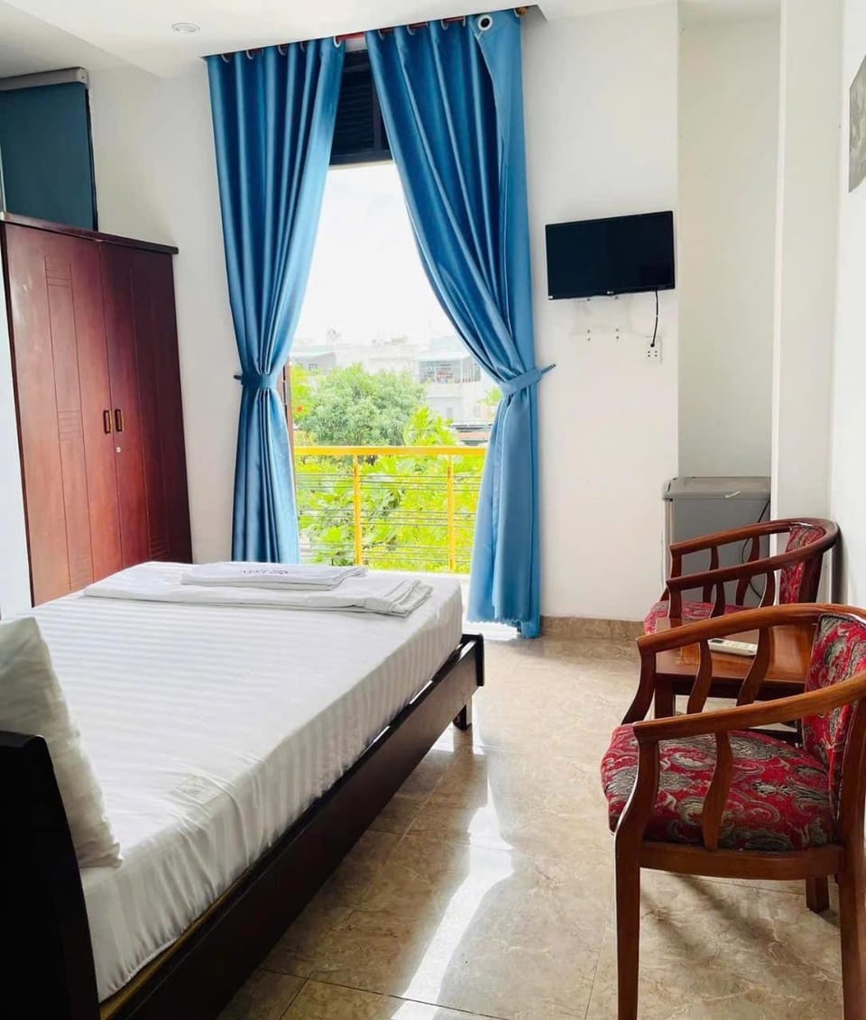 Bed, View (from property/room), Balcony/Terrace, wardrobe