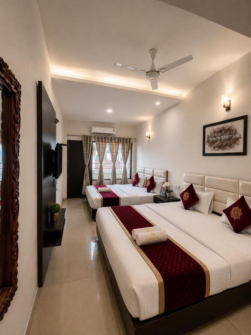 Bed, TV and multimedia, Photo of the whole room, Bedroom, fireplace