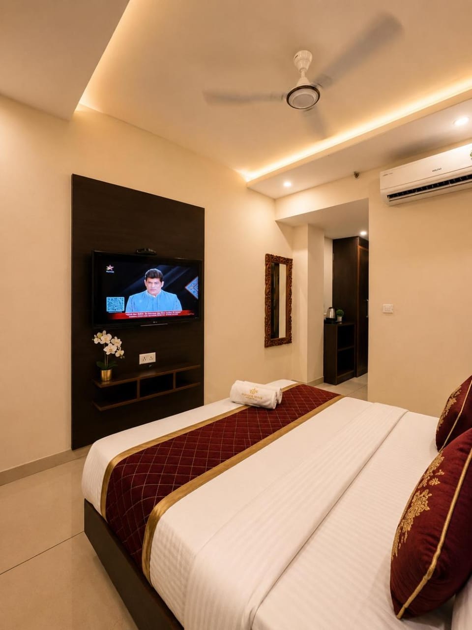 Communal lounge/ TV room, Bed, TV and multimedia, Photo of the whole room, Bedroom, air conditioner