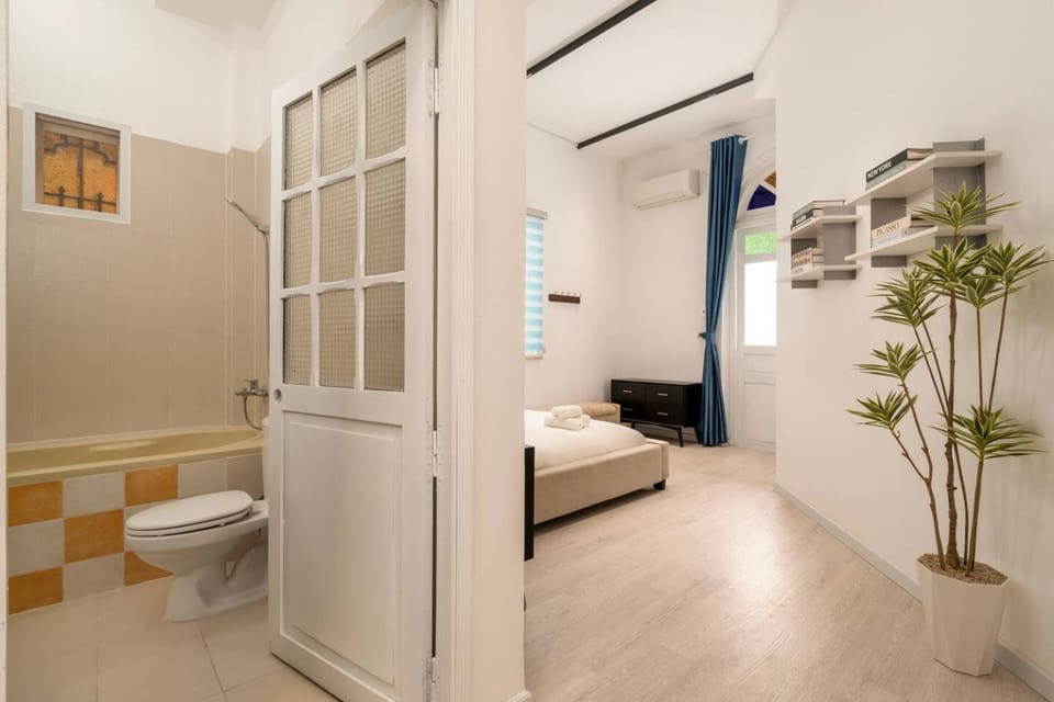 Shower, Toilet