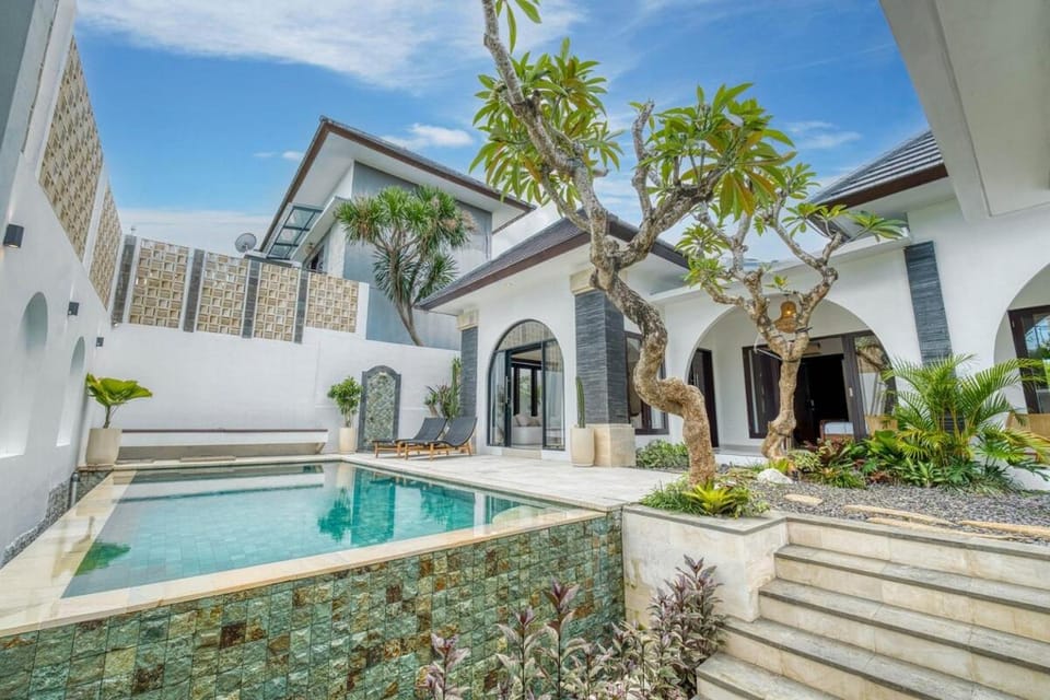 Villa Unagi Chic 2BR Tropical Escape in Canggu Villa in North Kuta