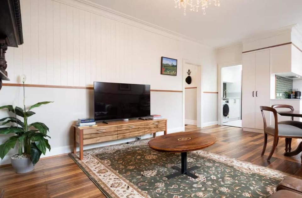 History Meets Luxury - Meet Wahroonga! House in Launceston