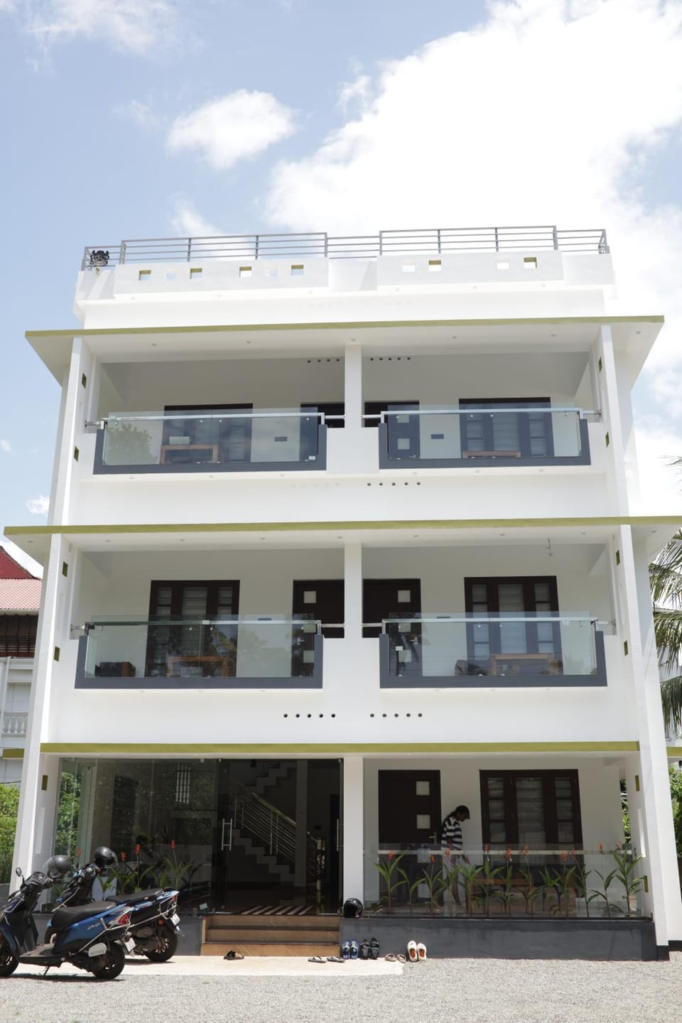 Property building, Facade/entrance, Parking