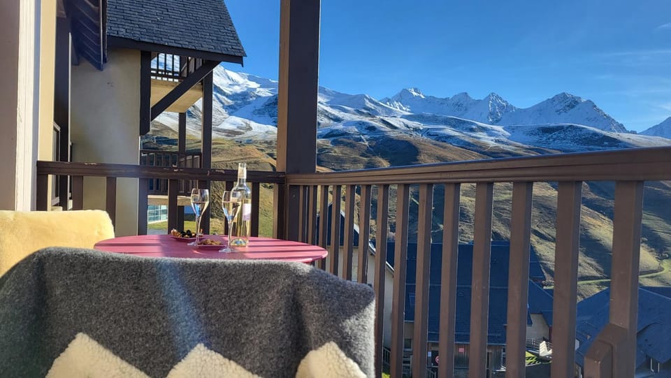 Balcony/Terrace, Mountain view