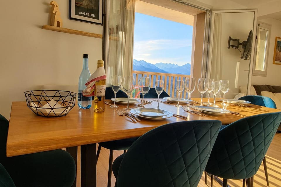 Dining area, Mountain view, Mountain view