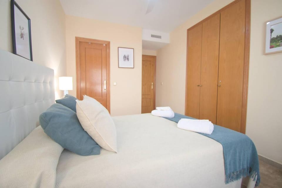 Bed, Photo of the whole room, Bedroom, wardrobe, air conditioner