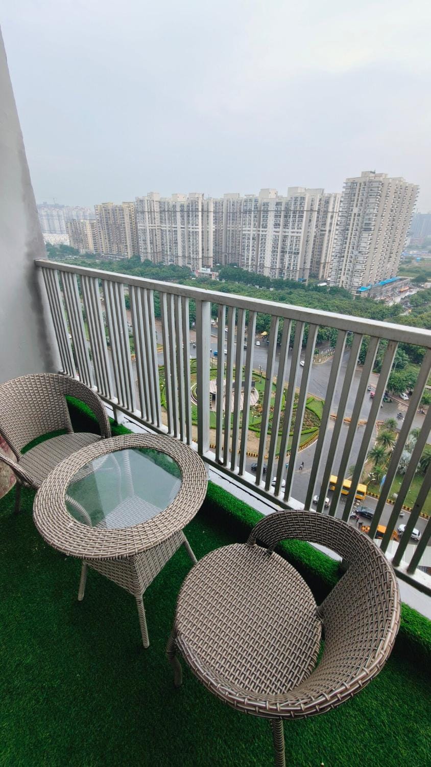 Supreme Suites Apartment in Noida