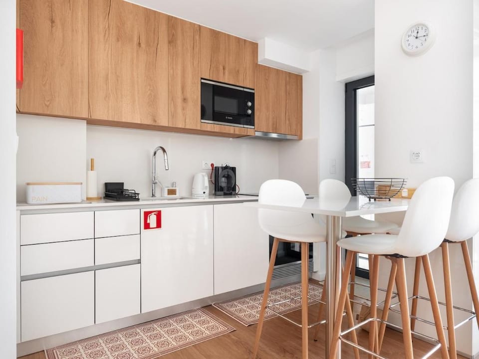Kitchen or kitchenette, Dining area, oven, stove